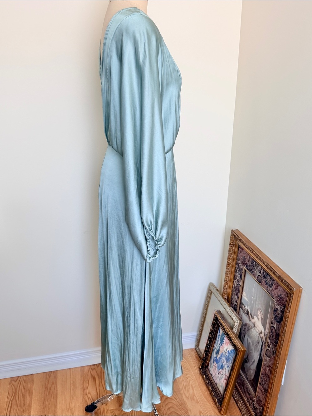 NWOT ASTR the Label Marin Satin Dolman Sleeve Midi Dress Sage Size M - Picture 8 of 10